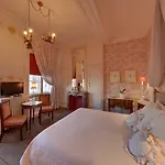 Maison D'hotes La Corne D'or Bed & Breakfast 2*
